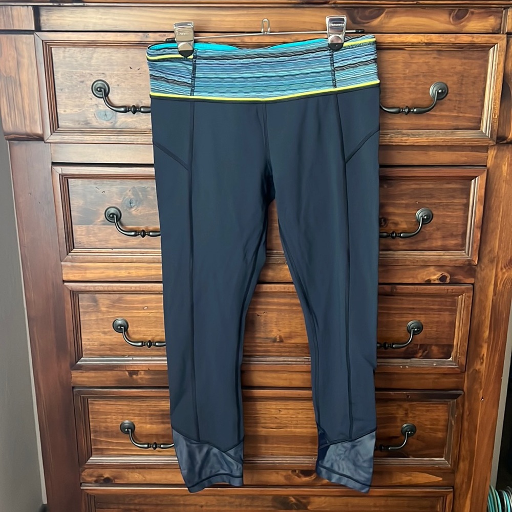 Lululemon navy 3/4 leggings w/waist trim and cute ankle detail